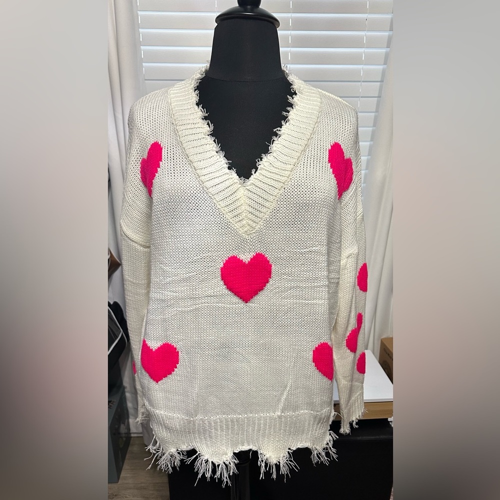 Main Strip V-Neck Sweater White and Pink with Heart Pattern